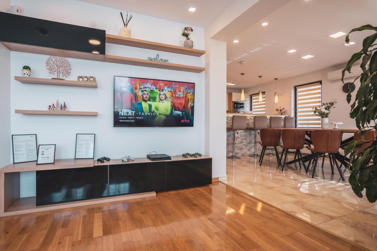 Roots Villa Redwood 布拉索夫 外观 照片